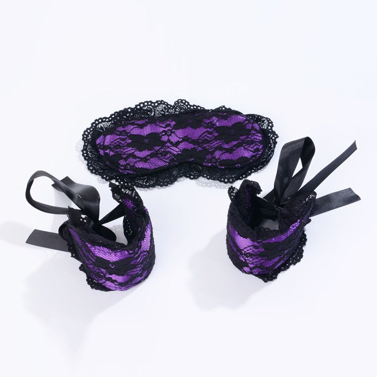 Women's Lace Blinders Handcuffs Set Toy - Image 3